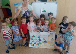 Специально для «Блокнота» детки из младшей группы д/с№17 создали коллективную аппликацию