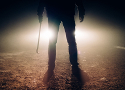 В новогоднюю ночь в Таганроге неизвестный жестоко избил пожилую женщину