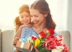 Топ-4 подарков ко Дню матери