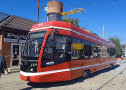 Новые бесшумные трамваи по-тихому ездят по городу, но не перевозят пассажиров