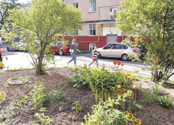 Необычная авария произошла в Таганроге, женщину сбили во дворе дома