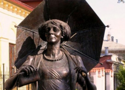 Календарь: 10 лет со дня открытия памятника Раневской в Таганроге