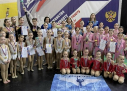 «Крылья» Таганрога покорили пьедестал: триумф на городском первенстве по чир-спорту