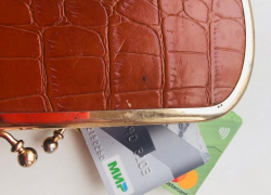 Трех жителей Таганрога обманули по телефону, представившись сотрудниками банка