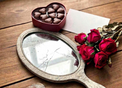 Любовные приметы на 14 февраля: что будет, если разобьется зеркало на Трифонов день