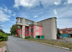 В Таганроге выставили на продажу здание автошколы