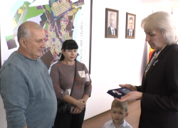 Жителя Таганрога наградили медалью "Отец солдата" за сына на СВО
