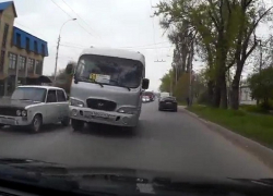 В Таганроге водитель маршрутки пытался спровоцировать ДТП