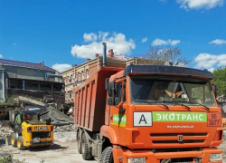 На месте взрыва в Таганроге продолжается разбор завалов