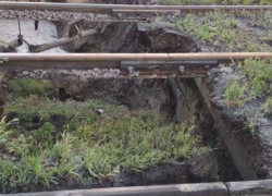 Водоканал  круглосуточно работает  по устранению аварии на коллекторе на месте нового обвала в Таганроге