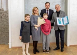 Андрей Фатеев поздравил семейные пары Таганрога