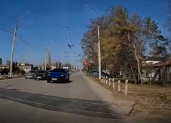 "В туалет, наверное, захотел": таганрогские водители объяснили рискованные манёвры лихачей на дорогах