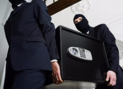 Вооруженные мужчины в масках обокрали детей в Матвеево-Курганском районе