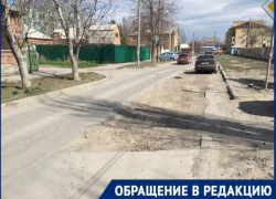 «Идти километр или лезть через забор школы» - как попасть детям на площадку в Таганроге