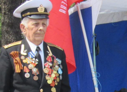 Таганрожцев с Днем Победы поздравляет ветеран войны Игорь Полугородник