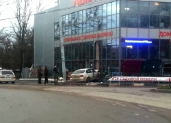 В Таганроге машина «БМВ» въехала в супермаркет