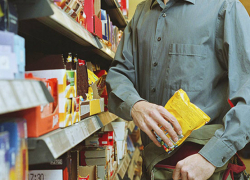 Мужчина залез в окно магазина и украл 160 тысяч рублей в Ростовской области