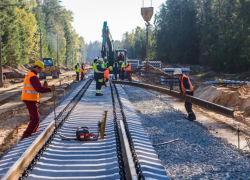 ﻿Президент Владимир Путин объявил о восстановлении железной дороги через Таганрог в Крым