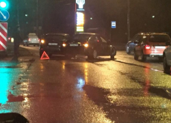 Не поделили дорогу: на одном из перекрёстков Таганрога столкнулись две иномарки