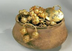 В Ростов привезут найденный в Керчи клад