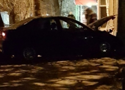 В Таганроге автомобиль снес угол жилого дома