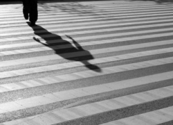 Мама с дочерью оказались под колесами авто в Таганроге