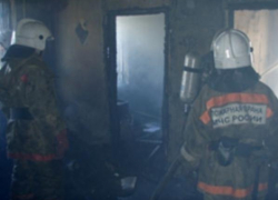 Четырнадцать пожарных тушили магазин в Таганроге