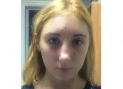 Пропавшую блондинку в белой куртке ищет полиция и родственники в Таганроге