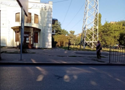  В Таганроге среди бела дня воруют забор с дорог