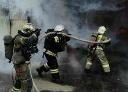 В Таганроге сгорела хозяйственная постройка на площади Мира