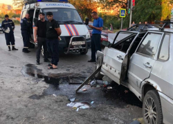  Еще одно ДТП в Таганроге: водитель "Пятнашки" на полной скорости врезался в дерево 