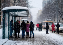 "Замёрзла как су...": таганроженка перешла на брань из-за долгого ожидания 35-го автобуса