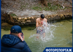 Несмотря на ограничения, крещенские купания для таганрожцев прошли на Михайловском роднике 