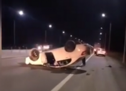 Под Таганрогом перевернулась иномарка — водитель уснул за рулем