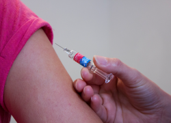 Бежать сейчас или дождаться часа икс: о наилучшем сроке для прививки от гриппа таганрожцам подсказали в Роспотребнадзоре