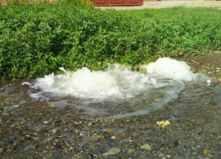 В Таганроге жители предлагают переименовать 8-й Новый переулок в Венецианский - там бурным потоком льется вода