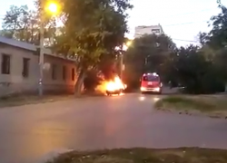 Возле «Петровских казарм» в Таганроге сгорело авто