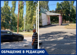 Остатки пешеходного перехода в районе остановки «Посёлок Северный» в Таганроге
