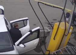 Извращенец в Таганроге  при детях использовал автомойку для своих утех