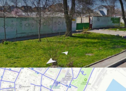 В центре Таганрога за грязный фасад ограждения отшрафовали собственника