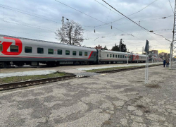 Таганрогу обещают новые скоростные поезда, но на вокзале почти нет благоустроенных мест для пассажиров