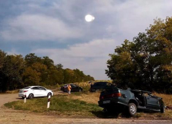 Неудачный маневр на дороге под Таганрогом стоил водителю легковушки жизни 