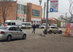 У торгового центра "Мармелад" нашли подозрительный предмет