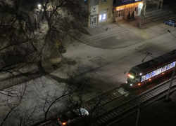 В Таганроге водители разъезжают по трамвайным путям 