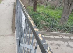 «Вонючий способ» приучить детей к хождению в другую дверь в СШ № 12 Таганрога обернулся неприятностями для взрослых