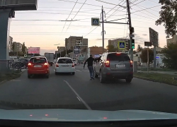 «Треш дня» - водительские разборки в Таганроге взорвали соцсети 