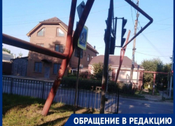 Ждут, когда до взрыва дойдёт?: никому нет дела до повреждённой газовой трубы у дороги