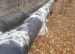 Таганрожец  погрел руки о трубы теплотрассы и спросил про изоляцию