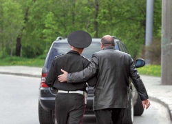 Возбуждено уголовное дело в отношении двух инспекторов МРЭО