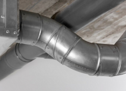 На улице Турубаровых меняют старые трубы